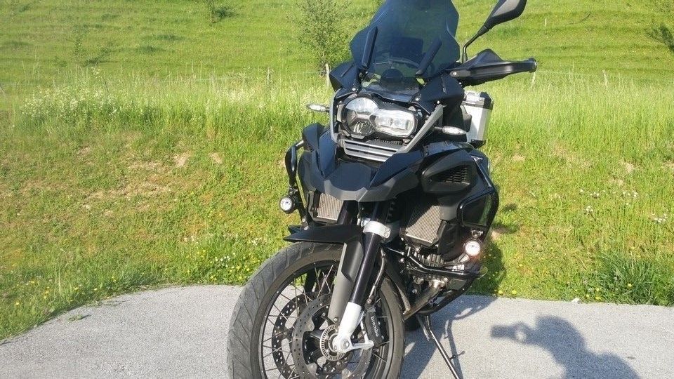 BMW 1200 GS Motorbike inspection front view