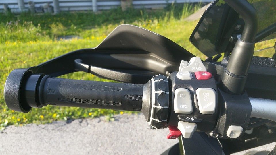 BMW 1200 GS Motorbike inspection handlebar left side