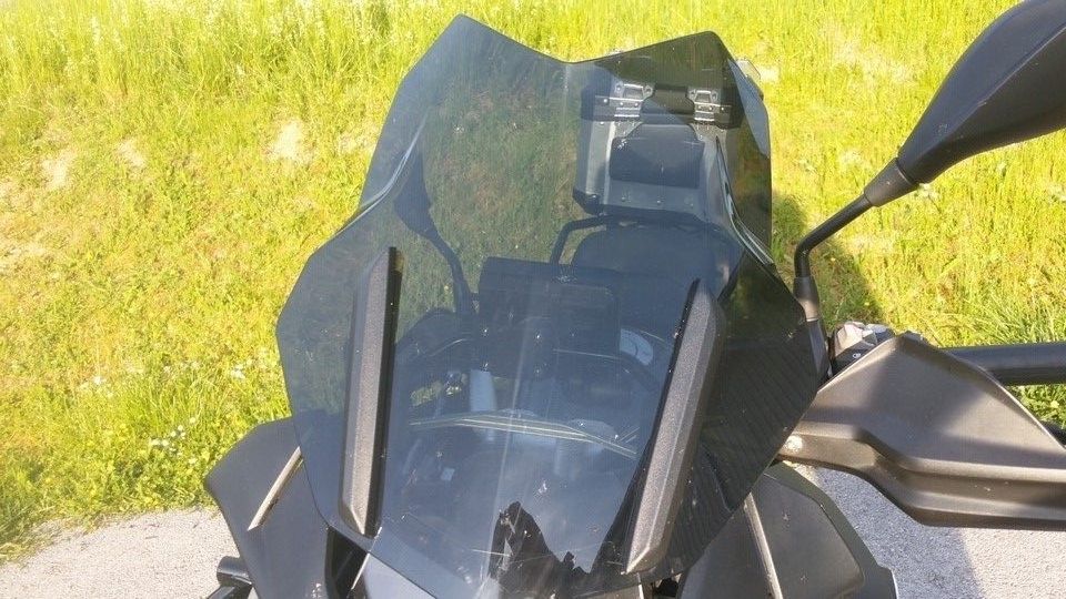 BMW 1200 GS Motorbike inspection windshield