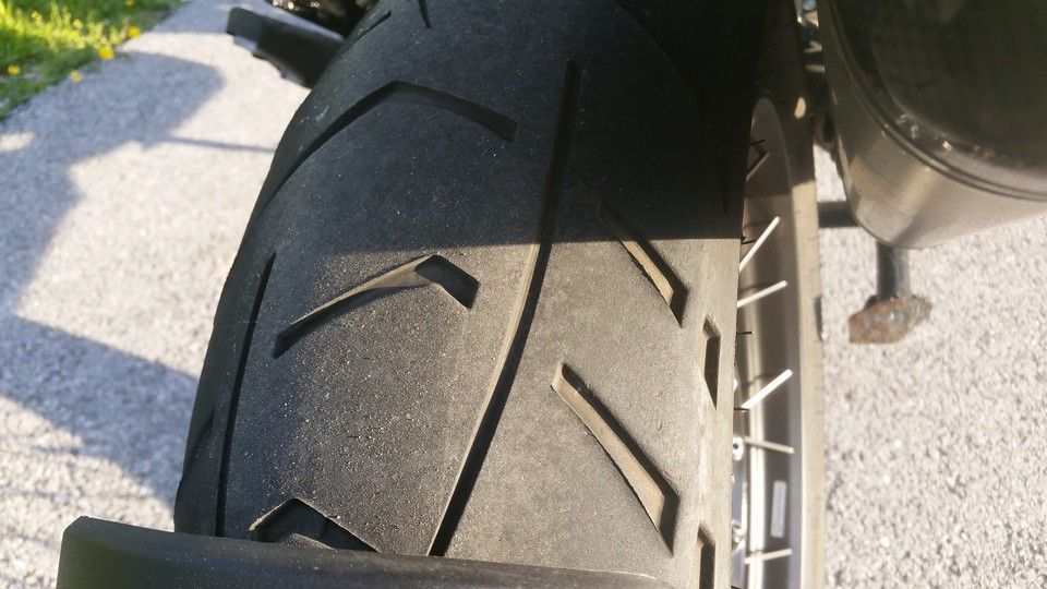 BMW 1200 GS Motorbike inspection rear tyre wear