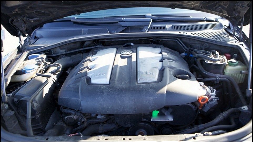 Volkswagen Touareg inspection engine area