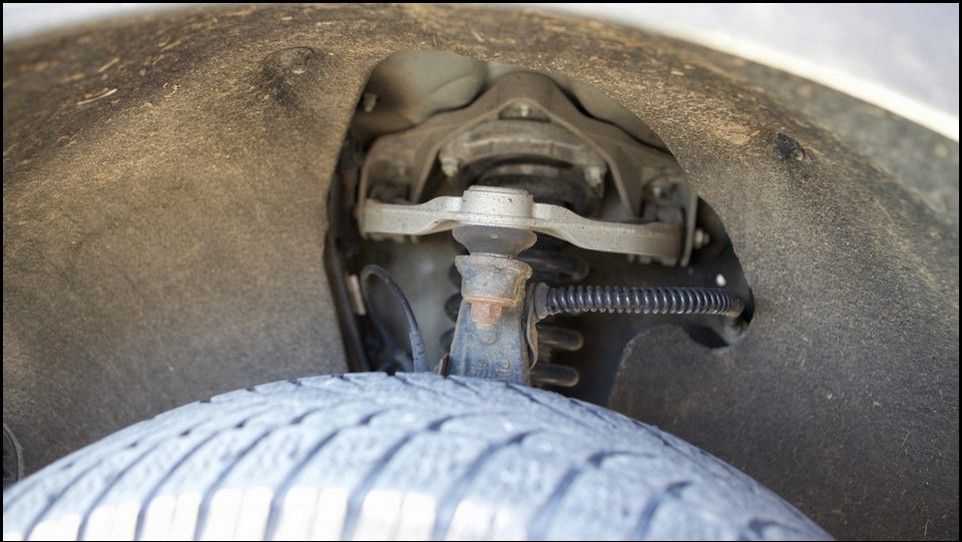 Volkswagen Touareg inspection front left suspension