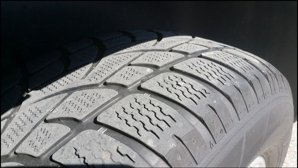 Volkswagen Touareg inspection front left snow tyre wear indicator