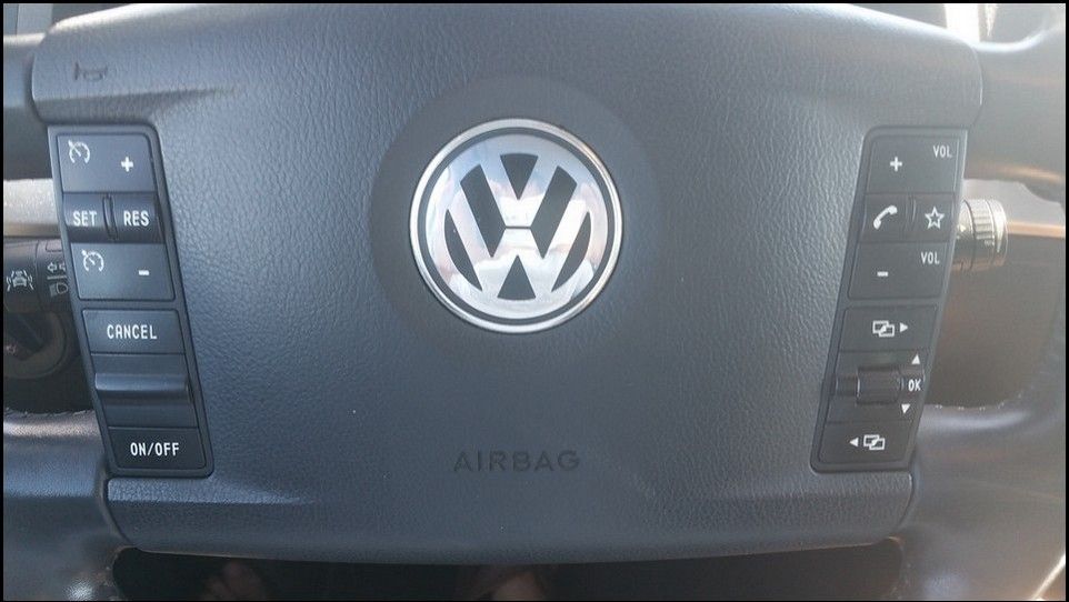 Volkswagen Touareg inspection steering wheel