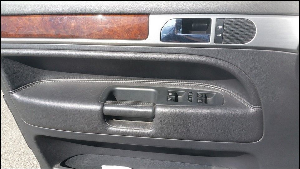 Volkswagen Touareg inspection left door