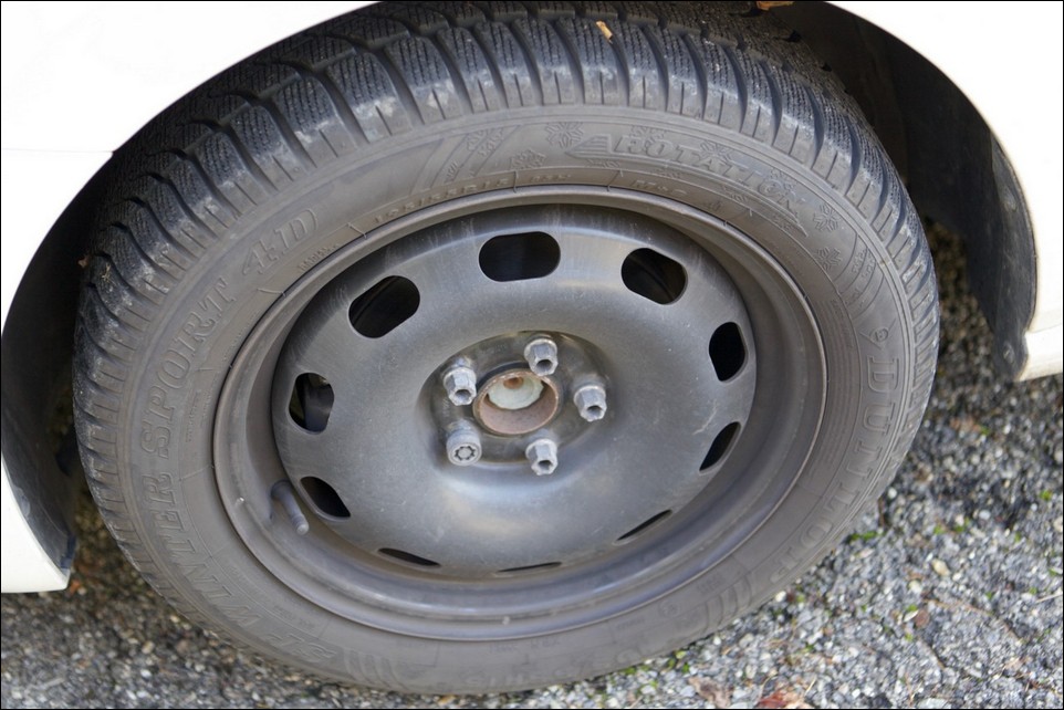 Volkswagen Polo front left tyre