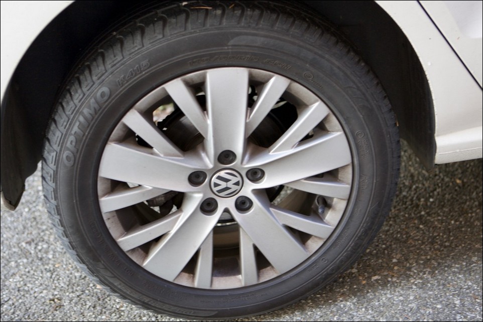 Volkswagen Polo rear right tyre