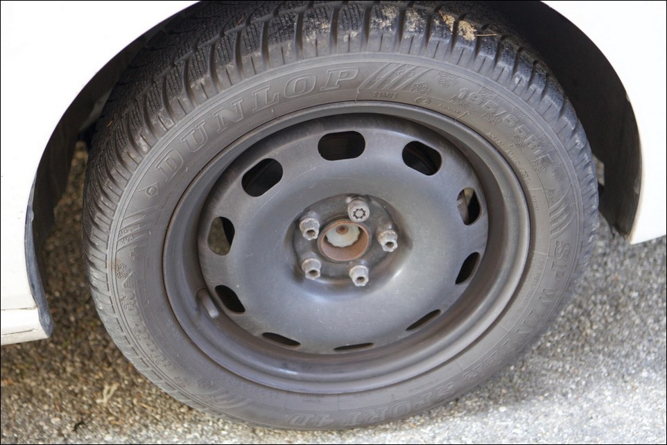 Volkswagen Polo front right tyre