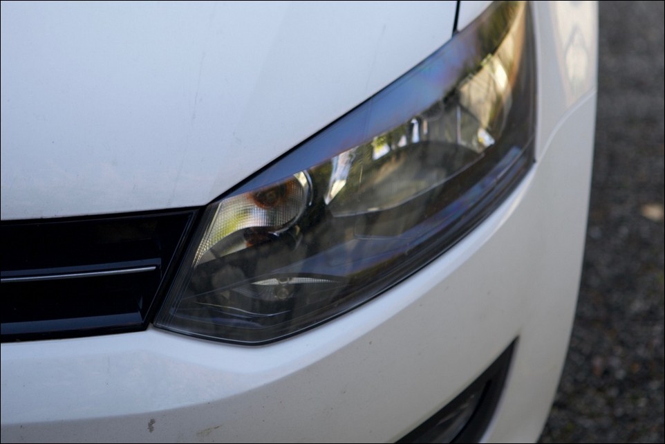 Volkswagen Polo left head light