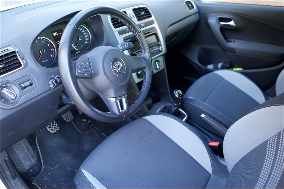 Volkswagen Polo inside