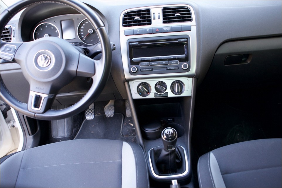 Volkswagen Polo main console