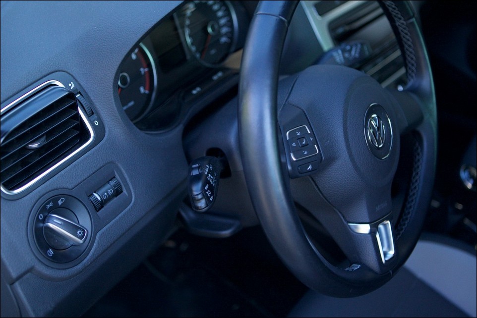 Volkswagen Polo steering wheel